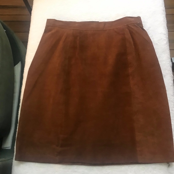 Cocoa colored suede skirt - Picture 1 of 5